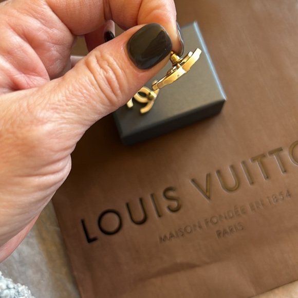 Authentic Chanel Earrings! Real diamonds and gemstones. - Picture 6 of 9